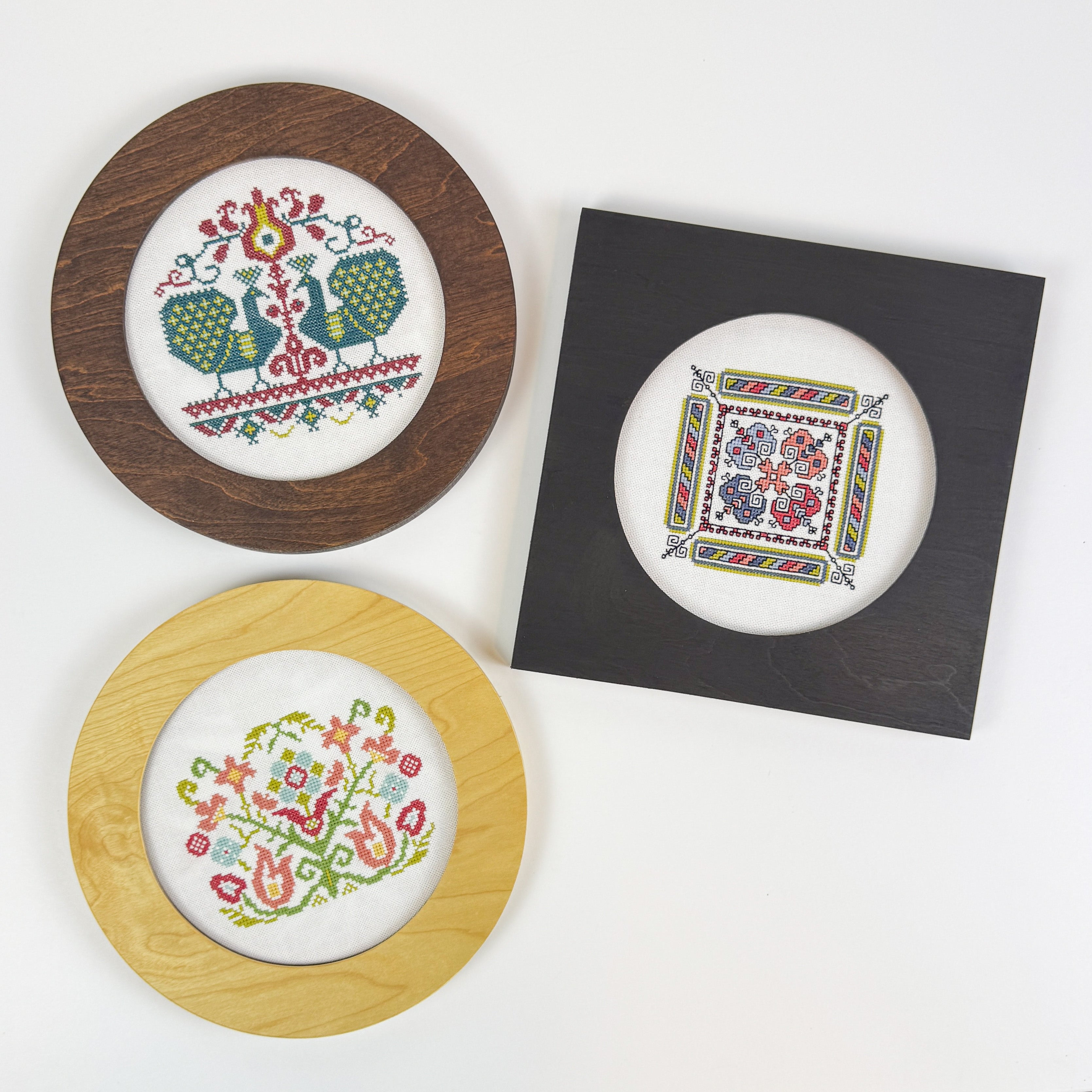 Vlachernai Peacock Hoop Kit with Frame