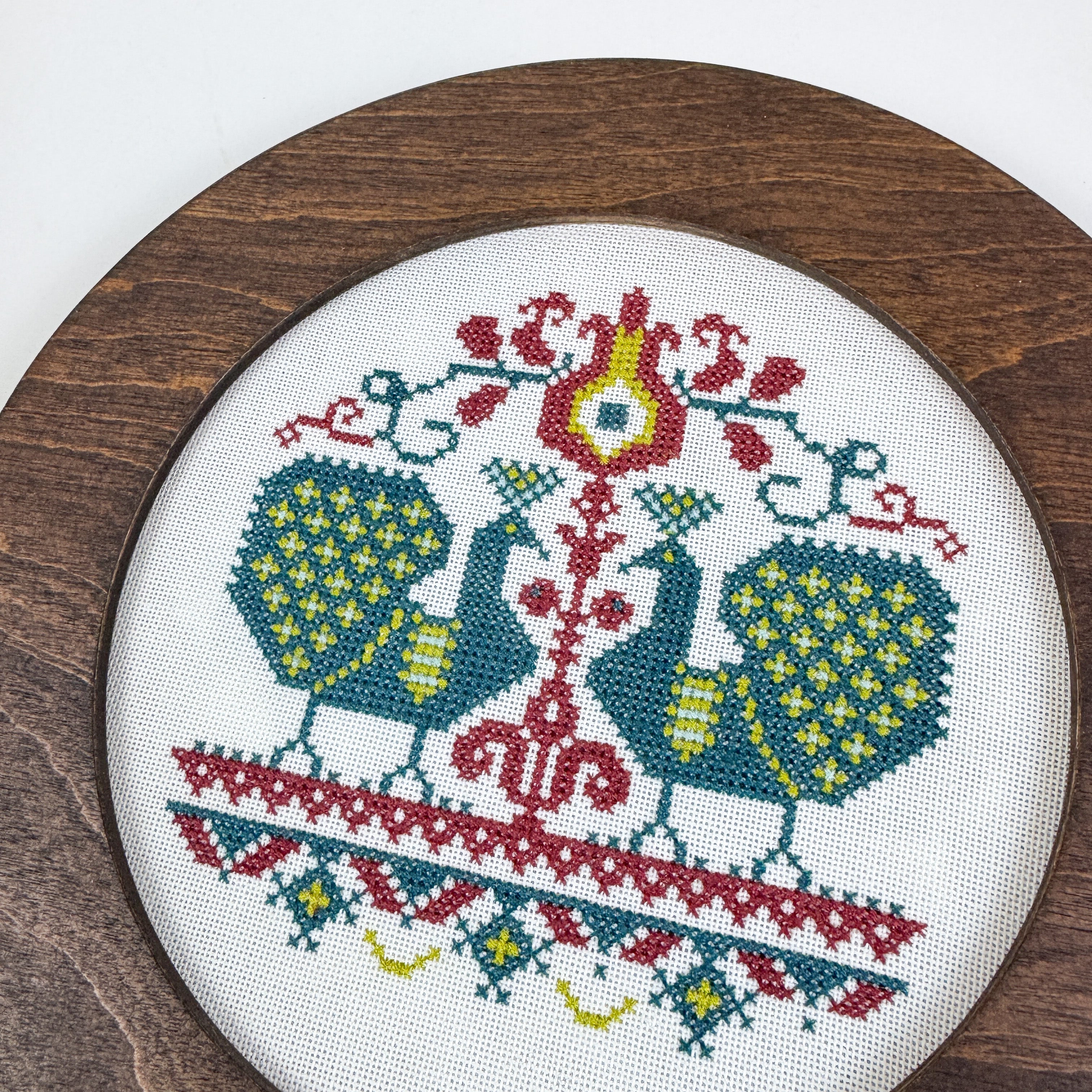 Vlachernai Peacock Hoop Kit with Frame